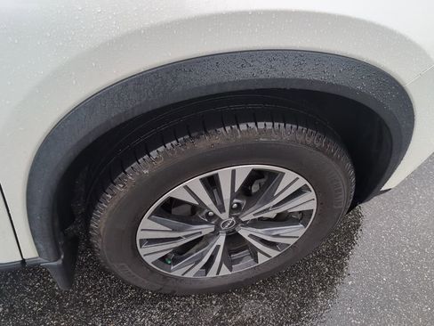 Used 2023 Nissan Rogue SV w/ SV Premium B Package image 9