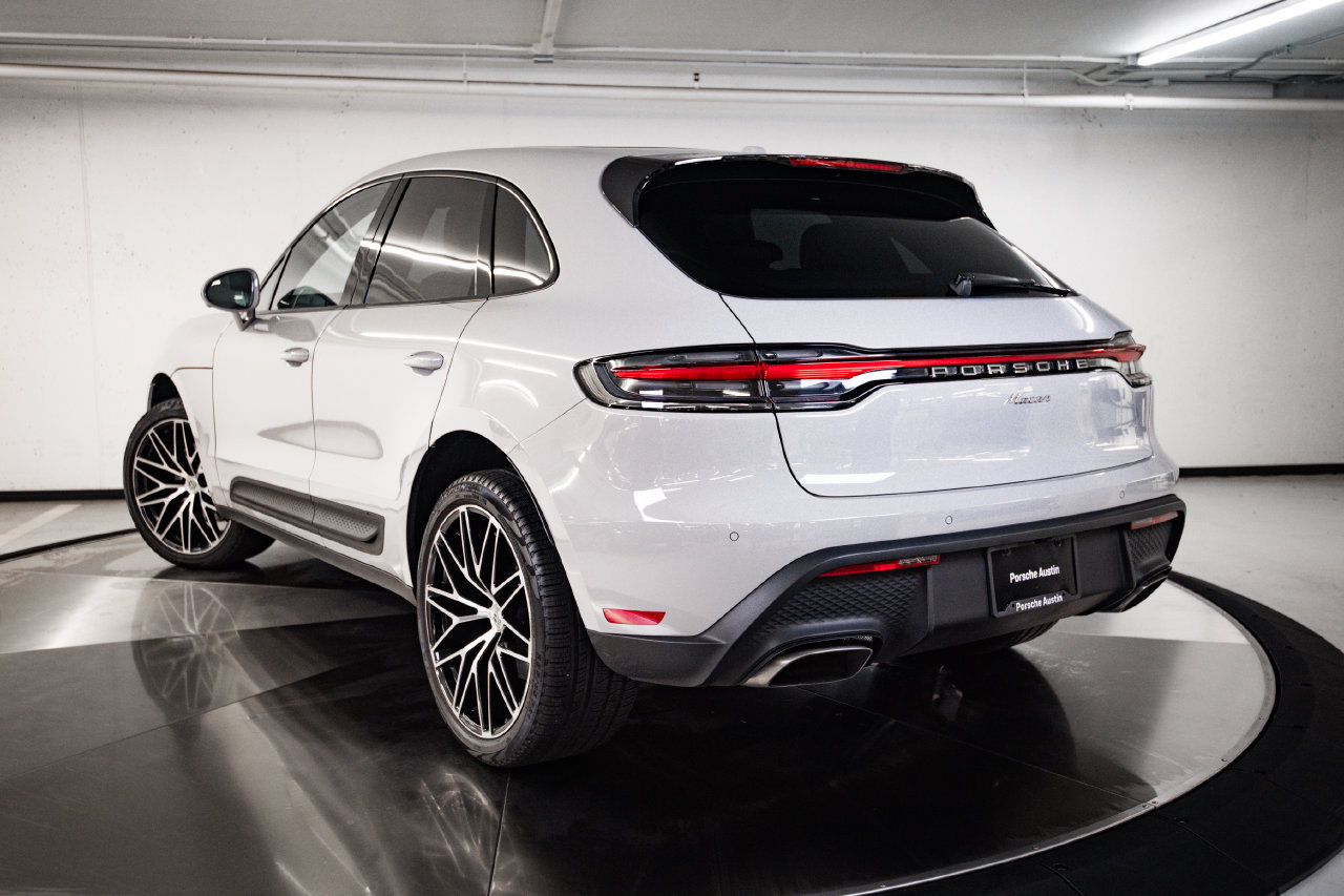 Certified 2025 Porsche Macan AWD/4WD image 3