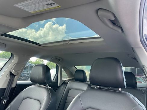 Certified 2023 Volkswagen Jetta SE w/ Panoramic Sunroof Package FWD image 22