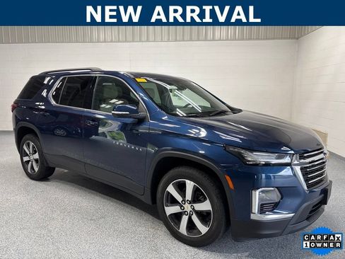 Used 2023 Chevrolet Traverse LT w/ LT Premium Package AWD/4WD image 1
