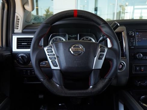 Used 2017 Nissan Titan SL RWD image 17