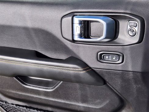 Used 2024 Jeep Wrangler Sahara image 6