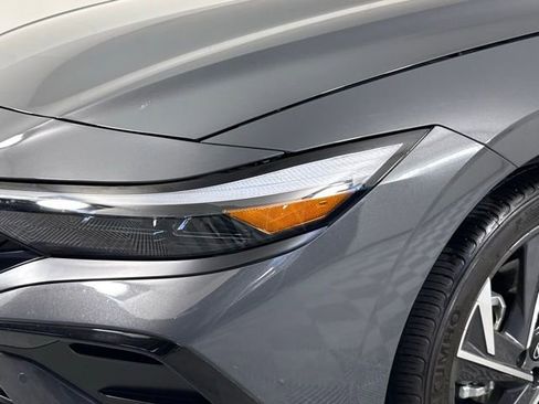 Used 2024 Hyundai Elantra Limited image 7