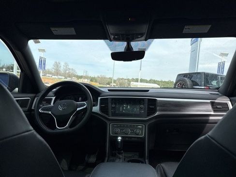 Used 2021 Volkswagen Atlas Cross Sport SE w/ Panoramic Sunroof Package image 13