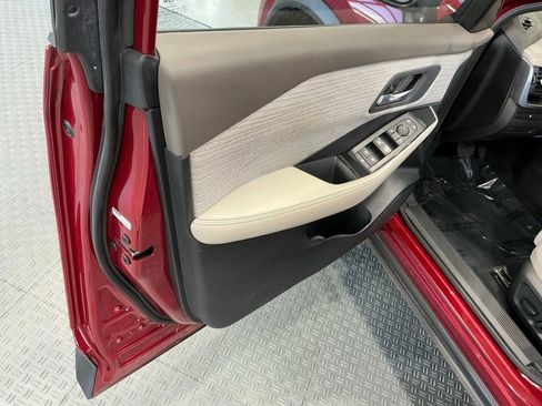 Used 2023 Nissan Rogue SV AWD/4WD image 28