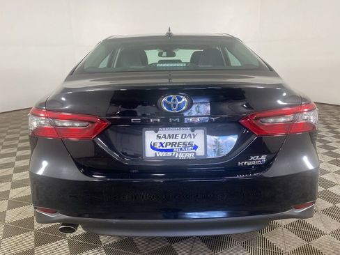 Used 2022 Toyota Camry XLE w/ Navigation Upgrade Package image 23
