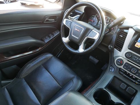 Used 2017 GMC Yukon XL SLT image 9