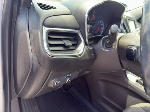 Used 2018 Chevrolet Equinox LT FWD image 14