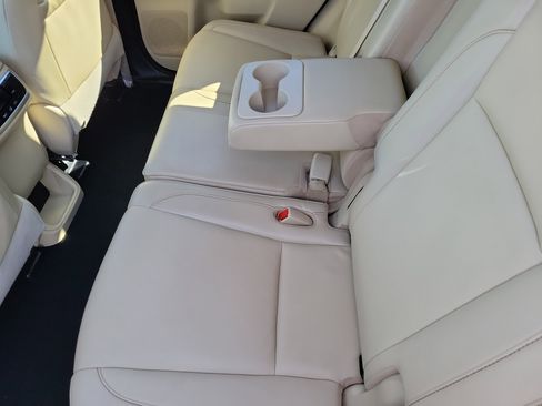 Certified 2019 Toyota Highlander XLE image 14