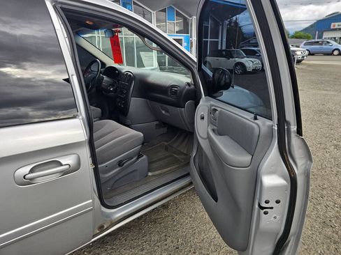 Used 2006 Dodge Grand Caravan SXT FWD image 11
