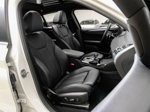 Used 2025 BMW X4 xDrive30i w/ Premium Package image 37