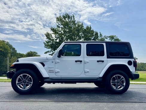 Used 2018 Jeep Wrangler Unlimited Sahara w/ Dual Top Group AWD/4WD image 7