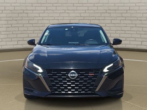 Used 2024 Nissan Altima 2.5 SR FWD image 2