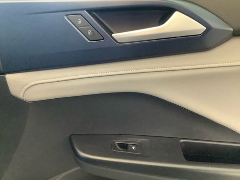 Used 2024 Volkswagen Taos SE image 15