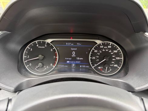Used 2025 Nissan Altima 2.5 SV FWD image 40