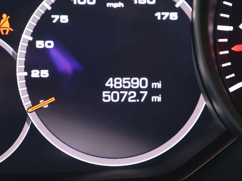 Used 2021 Porsche Cayenne AWD/4WD image 24