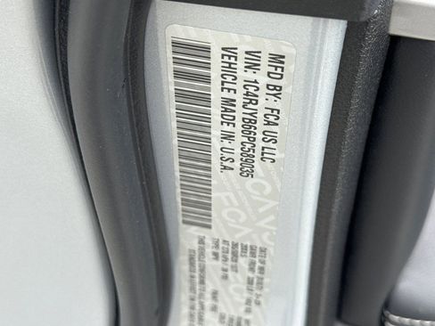 Used 2023 Jeep Grand Cherokee 4WD 4xe w/ Luxury Tech Group II image 29
