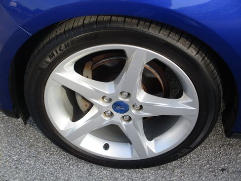 Used 2013 Ford Focus Titanium w/ Titanium Handling Pkg image 9