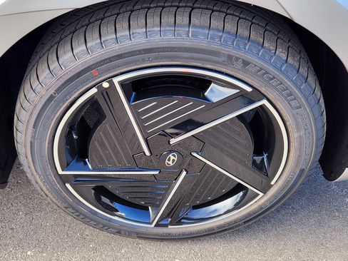 New 2026 Hyundai Ioniq 5 Limited image 16