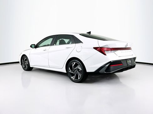 Used 2025 Hyundai Elantra SEL image 5