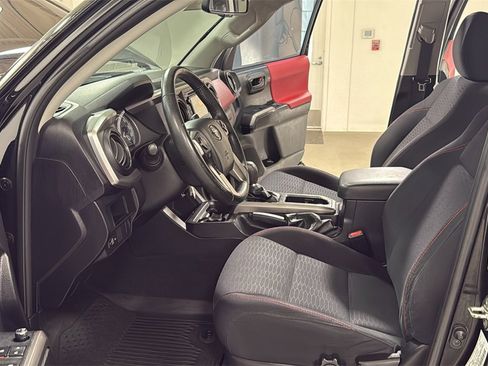 Certified 2017 Toyota Tacoma SR5 image 12