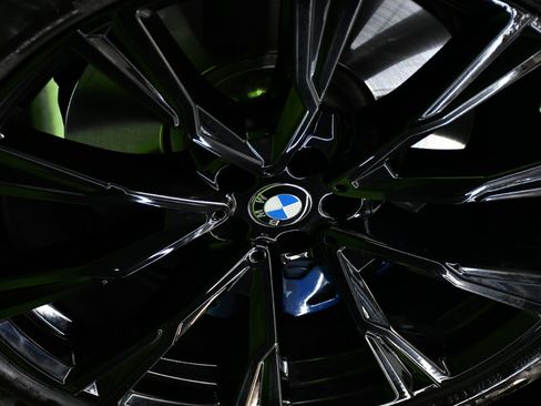 Used 2022 BMW X7 M50i w/ Executive Package image 8