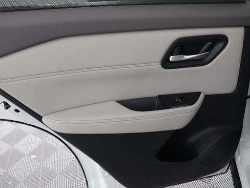 Used 2023 Nissan Rogue SL w/ SL Premium Package image 26