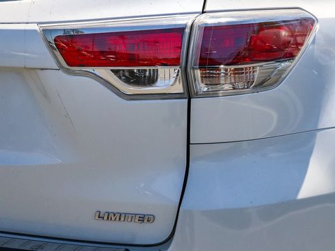 Used 2014 Toyota Highlander Limited FWD image 11