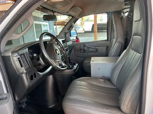 Used 2019 Chevrolet Express 2500 w/ Driver Convenience Package RWD image 10