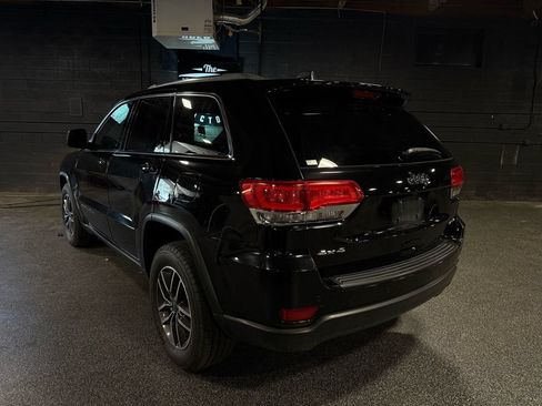 Used 2019 Jeep Grand Cherokee Laredo w/ 18" Wheel & 8.4" Radio Group AWD/4WD image 4