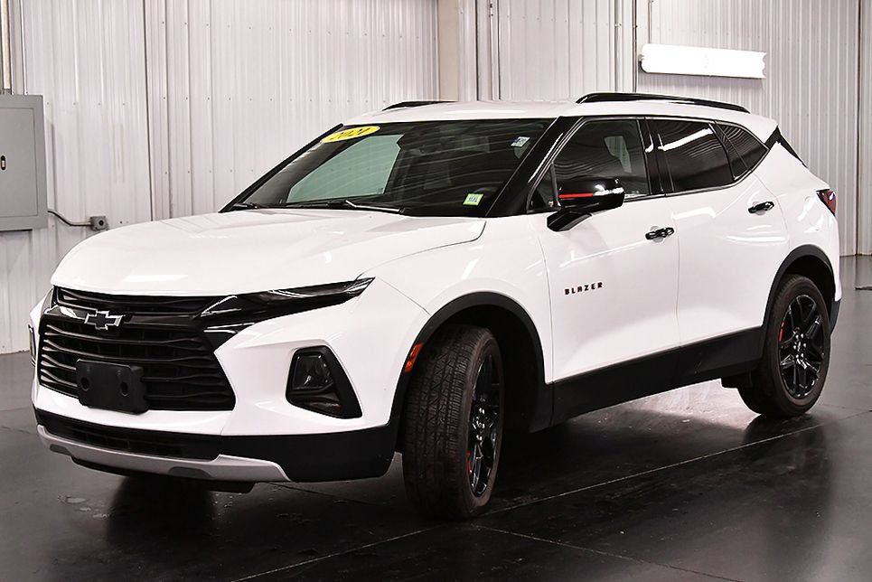 Used 2021 Chevrolet Blazer LT w/ Redline Edition AWD/4WD image 3