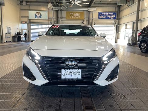 Used 2023 Nissan Altima 2.5 SL FWD image 2