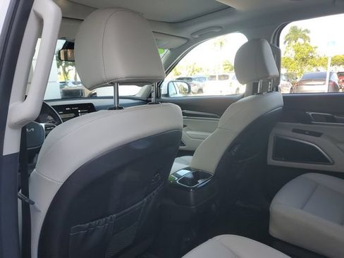 Certified 2025 Kia Telluride S FWD image 10