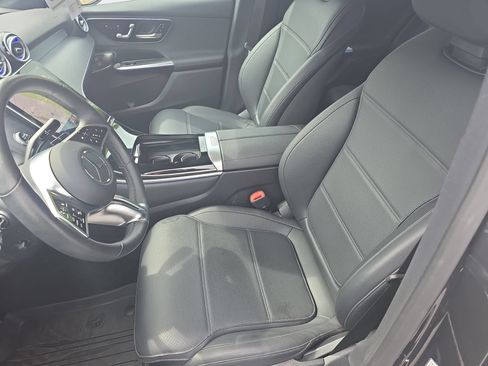 Used 2025 Mercedes-Benz GLC 300 4MATIC image 15
