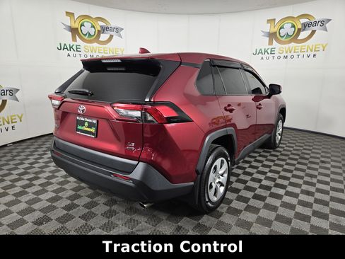 Used 2022 Toyota RAV4 LE AWD/4WD image 9