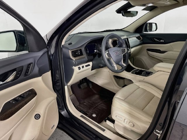 Used 2023 GMC Acadia Denali w/ Denali Ultimate Package AWD/4WD image 3