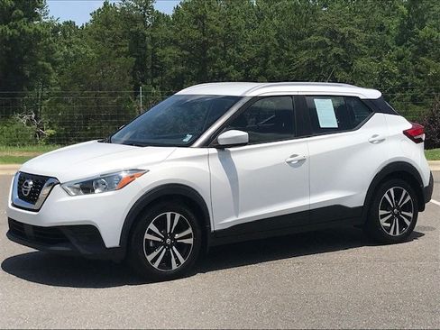 Used 2020 Nissan Kicks SV FWD image 1