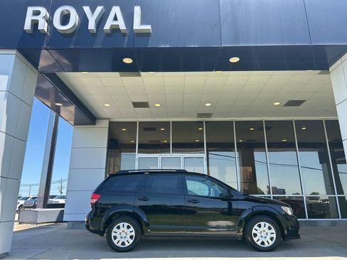 Used 2020 Dodge Journey SE w/ SE Popular Equipment Group FWD image 1