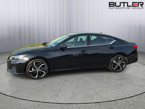 Used 2024 Nissan Altima 2.5 SR FWD image 3