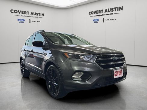 Used 2018 Ford Escape SE w/ SE Sport Appearance Package image 6