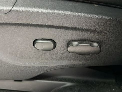 Certified 2022 Chevrolet Trax LT w/ LT Convenience Package image 17