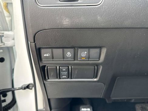 Used 2024 Nissan Armada SL w/ Captain's Chairs Package image 28