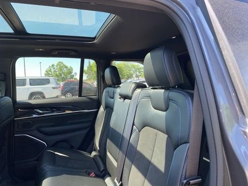 Used 2022 Jeep Grand Cherokee Trailhawk AWD/4WD image 3