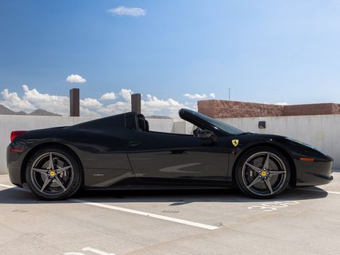 Used 2012 Ferrari 458 Spider RWD image 9