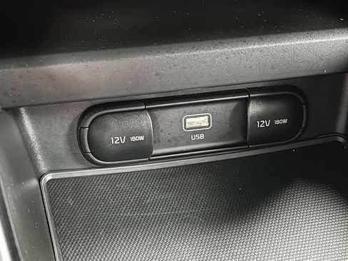 Used 2025 Kia Soul LX w/ LX Technology Package FWD image 35