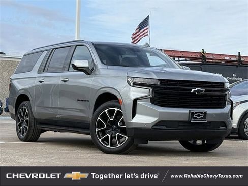 Used 2024 Chevrolet Suburban RST image 2
