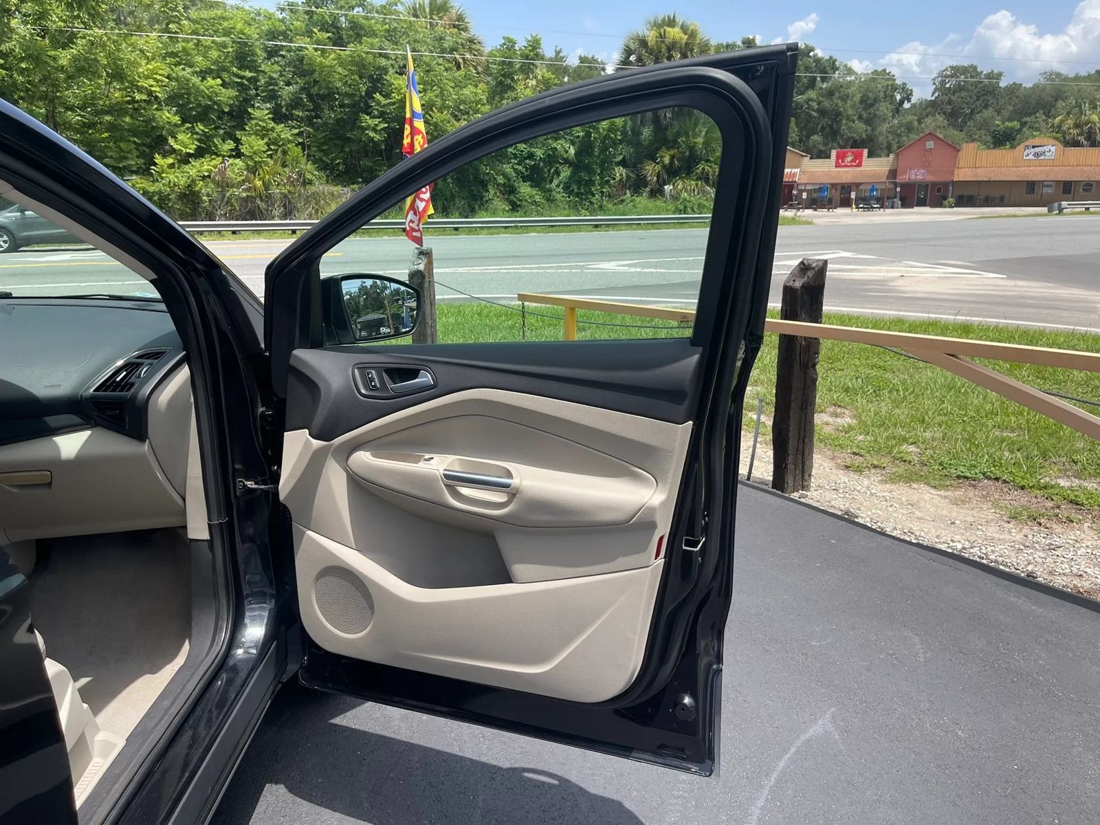 Used 2014 Ford Escape Titanium FWD image 13