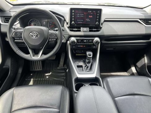Used 2020 Toyota RAV4 XLE Premium FWD image 13