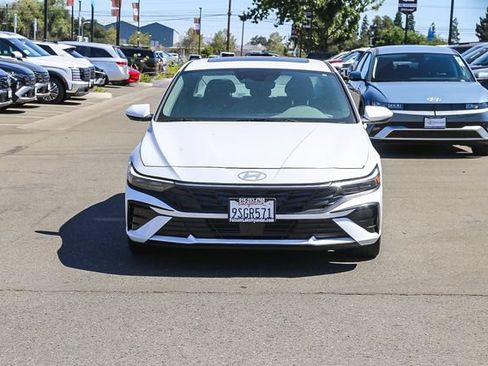 Certified 2025 Hyundai Elantra SEL FWD image 7