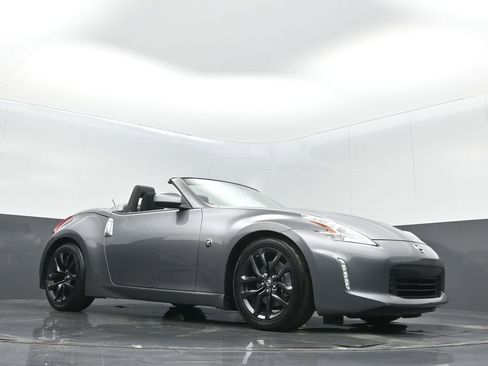 Used 2016 Nissan 370Z Roadster image 26